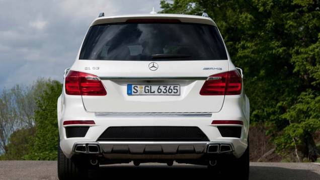 Quatro saídas de escape se destacam na traseira | <a href="https://quatrorodas.abril.com.br/carros/lancamentos/mercedes-benz-gl63-amg-686835.shtml" rel="migration">Leia mais</a> Quatro saídas de escape se destacam na traseira | <a href="https://quatrorodas.abril.com.br/carros/lancamentos/mercedes-benz-gl63-amg-686835.shtml" rel="migration">Leia mais</a>