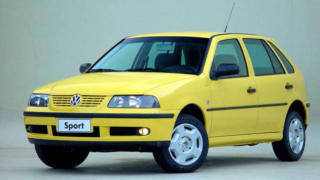 VW Gol Sport (2002): em campo o Brasil fez bonito e trouxe o penta para casa; fora dele, o Gol Sport decepcionava pelo desempenho do motor 1.0 16V, que não condizia com o visual esportivo ressaltado pela marca VW Gol Sport (2002): em campo o Brasil fez bonito e trouxe o penta para casa; fora dele, o Gol Sport decepcionava pelo desempenho do motor 1.0 16V, que não condizia com o visual esportivo ressaltado pela marca