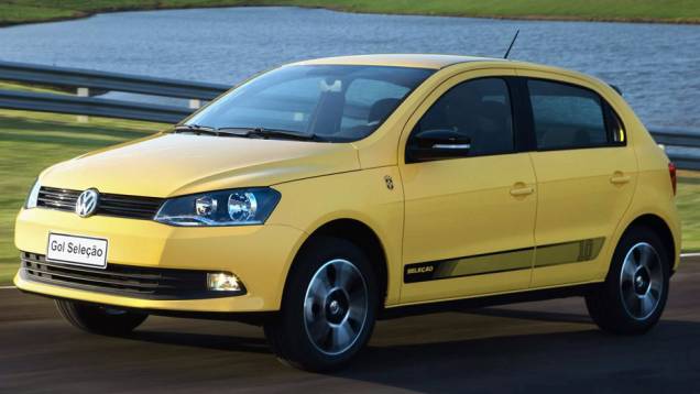 VW Gol, Voyage e Fox Seleção (2014): agora mais democrática, a série tem motores 1.0 e 1.6 e câmbios manual ou automatizado; por dentro, há bancos com revestimento inspirado nos gomos de uma bola e detalhes em amarelo