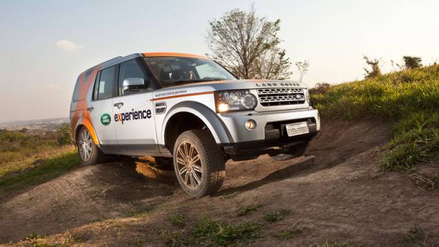 Além da pista 4x4, a Land Rover costuma organizar festas e eventos em autódromos | <a href="https://quatrorodas.abril.com.br/reportagens/felizes-sempre-687168.shtml" rel="migration">Leia mais</a>