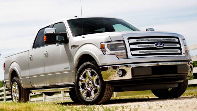 Picape passa por reestilização na linha 2013 | <a href="https://quatrorodas.abril.com.br/noticias/ford-f-150-chega-linha-2013-322561_p.shtml" target="_blank" rel="migration">Leia mais</a> Picape passa por reestilização na linha 2013 | <a href="https://quatrorodas.abril.com.br/noticias/ford-f-150-chega-linha-2013-322561_p.shtml" target="_blank" rel="migration">Leia mais</a>