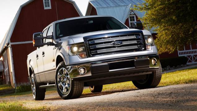 Grade é nova e três cores adicionais estão disponíveis | <a href="https://quatrorodas.abril.com.br/noticias/ford-f-150-chega-linha-2013-322561_p.shtml" target="_blank" rel="migration">Leia mais</a> Grade é nova e três cores adicionais estão disponíveis | <a href="https://quatrorodas.abril.com.br/noticias/ford-f-150-chega-linha-2013-322561_p.shtml" target="_blank" rel="migration">Leia mais</a>