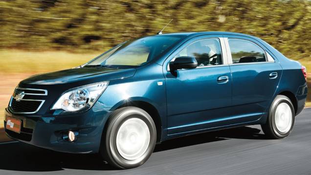 Apesar da cara de Agile, o sedã não deriva do hatch | <a href="https://quatrorodas.abril.com.br/carros/comparativos/chevrolet-cobalt-x-fiat-grand-siena-x-nissan-versa-687466.shtml" target="_blank" rel="migration">Leia mais</a> Apesar da cara de Agile, o sedã não deriva do hatch | <a href="https://quatrorodas.abril.com.br/carros/comparativos/chevrolet-cobalt-x-fiat-grand-siena-x-nissan-versa-687466.shtml" target="_blank" rel="migration">Leia mais</a>