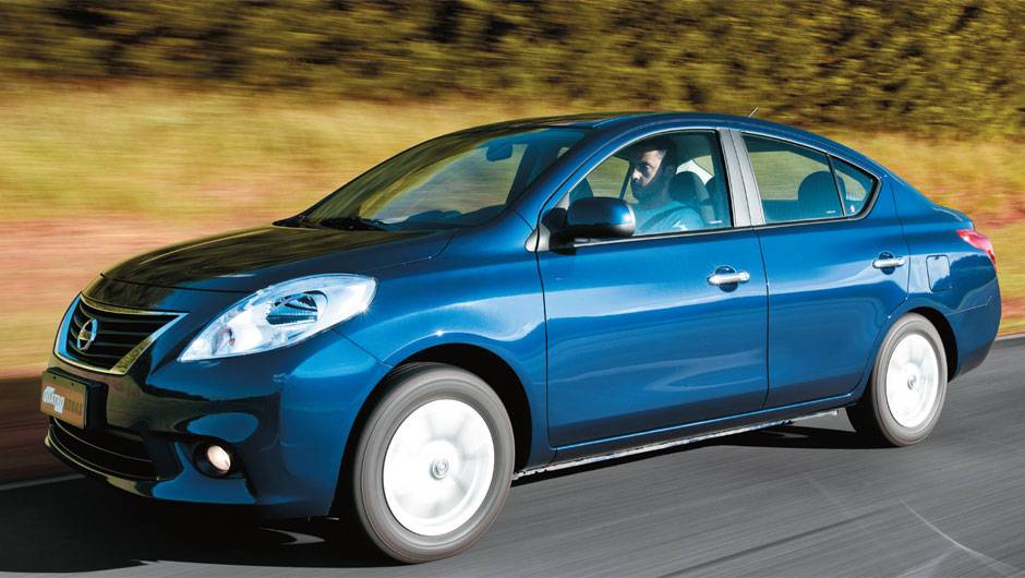 Design do Versa divide opini&atilde;o dos leitores | <a href="https://quatrorodas.abril.com.br/carros/comparativos/chevrolet-cobalt-x-fiat-grand-siena-x-nissan-versa-687466.shtml" target="_blank" rel="migration">Leia mais</a>