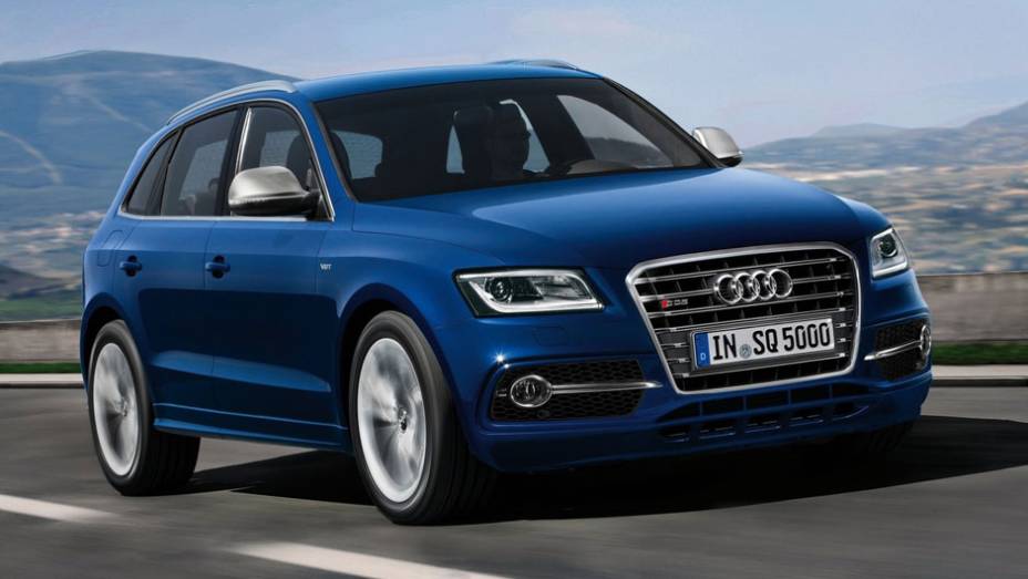 SQ5 é a versão esportiva do SUV Q5 | <a href="https://quatrorodas.abril.com.br/noticias/audi-mostra-sq5-tdi-versao-esportiva-q5-323175_p.shtml" rel="migration">Leia mais</a>