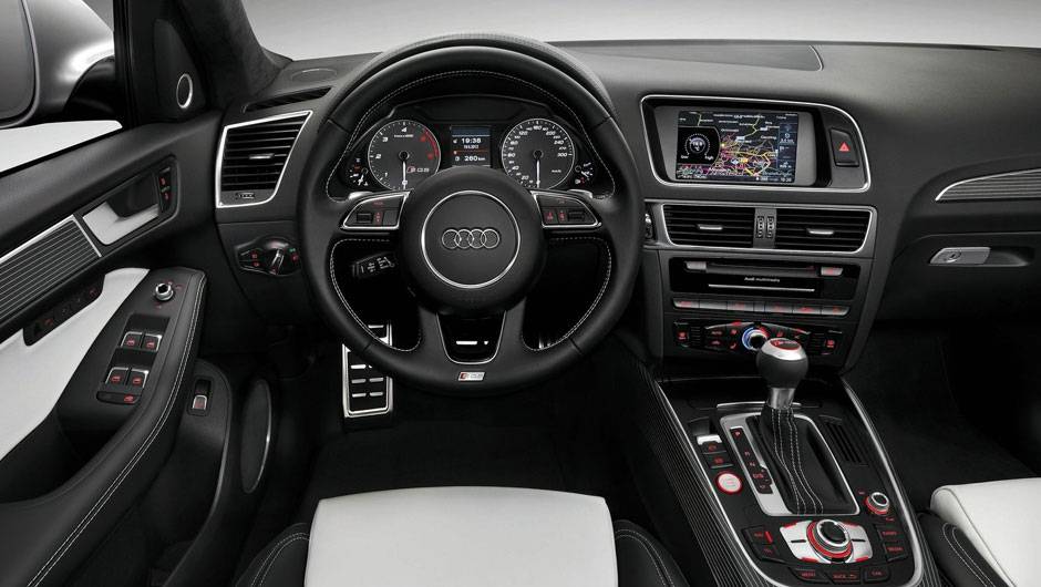 Interior teve poucas mudan&ccedil;as | <a href="https://quatrorodas.abril.com.br/noticias/audi-mostra-sq5-tdi-versao-esportiva-q5-323175_p.shtml" rel="migration">Leia mais</a>