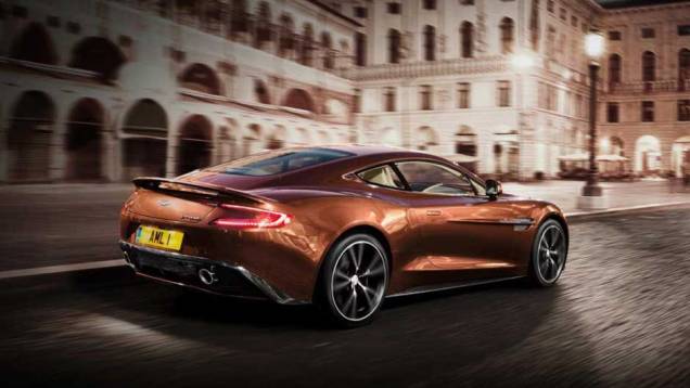 A transmissão é automática de sete velocidades, mas suas trocas rápidas não decepcionam | <a href="https://quatrorodas.abril.com.br/noticias/fabricantes-aston-martin-revela-am310-vanquish-323326_p.shtml" rel="migration">Leia mais</a> A transmissão é automática de sete velocidades, mas suas trocas rápidas não decepcionam | <a href="https://quatrorodas.abril.com.br/noticias/fabricantes-aston-martin-revela-am310-vanquish-323326_p.shtml" rel="migration">Leia mais</a>