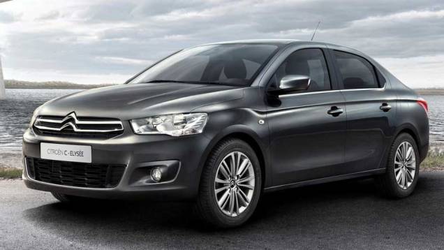 Derivado do Peugeot 301, o C-Elysée foi projetado de olho nos países emergentes | <a href="https://quatrorodas.abril.com.br/noticias/citroen-lanca-sedas-c4-l-c-elysee-323407_p.shtml" rel="migration">Leia mais</a>