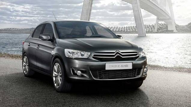 A frente lembra muito o novo C4 | <a href="https://quatrorodas.abril.com.br/noticias/citroen-lanca-sedas-c4-l-c-elysee-323407_p.shtml" rel="migration">Leia mais</a> A frente lembra muito o novo C4 | <a href="https://quatrorodas.abril.com.br/noticias/citroen-lanca-sedas-c4-l-c-elysee-323407_p.shtml" rel="migration">Leia mais</a>