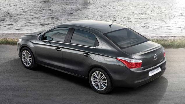 Como acontece com Renault Logan e Nissan Versa, o C-Elysée prioriza o espaço interno | <a href="https://quatrorodas.abril.com.br/noticias/citroen-lanca-sedas-c4-l-c-elysee-323407_p.shtml" rel="migration">Leia mais</a> Como acontece com Renault Logan e Nissan Versa, o C-Elysée prioriza o espaço interno | <a href="https://quatrorodas.abril.com.br/noticias/citroen-lanca-sedas-c4-l-c-elysee-323407_p.shtml" rel="migration">Leia mais</a>