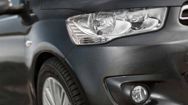 Produzido na Espanha, o veículo tem dimensões generosas - 4,43 metros de comprimento e 2,65 metros de distância entre-eixos | <a href="https://quatrorodas.abril.com.br/noticias/citroen-lanca-sedas-c4-l-c-elysee-323407_p.shtml" rel="migration">Leia mais</a> Produzido na Espanha, o veículo tem dimensões generosas - 4,43 metros de comprimento e 2,65 metros de distância entre-eixos | <a href="https://quatrorodas.abril.com.br/noticias/citroen-lanca-sedas-c4-l-c-elysee-323407_p.shtml" rel="migration">Leia mais</a>