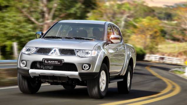 Mitsubishi lançou a versão 2013 da L200 Triton - <a href="https://quatrorodas.abril.com.br/carros/lancamentos/mitsubishi-l200-triton-2013-689827.shtml" rel="migration">Leia mais</a>