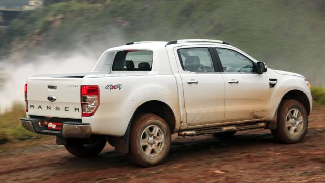 As linhas imponentes devem fazer a Ranger virar o centro das atenções, seja no trânsito ou até nas trilhas de terra | <a href="https://quatrorodas.abril.com.br/carros/lancamentos/ford-ranger-689994.shtml" rel="migration">Leia mais</a>