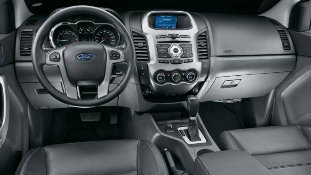 Nem parece uma picape, né? O interior tem acabamento esmerado e boa quantidade de equipamentos | <a href="https://quatrorodas.abril.com.br/carros/lancamentos/ford-ranger-689994.shtml" rel="migration">Leia mais</a> Nem parece uma picape, né? O interior tem acabamento esmerado e boa quantidade de equipamentos | <a href="https://quatrorodas.abril.com.br/carros/lancamentos/ford-ranger-689994.shtml" rel="migration">Leia mais</a>