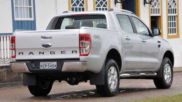 Cabine simples e dupla são as opções de carroceria da picape | <a href="https://quatrorodas.abril.com.br/carros/lancamentos/ford-ranger-689994.shtml" rel="migration">Leia mais</a> Cabine simples e dupla são as opções de carroceria da picape | <a href="https://quatrorodas.abril.com.br/carros/lancamentos/ford-ranger-689994.shtml" rel="migration">Leia mais</a>