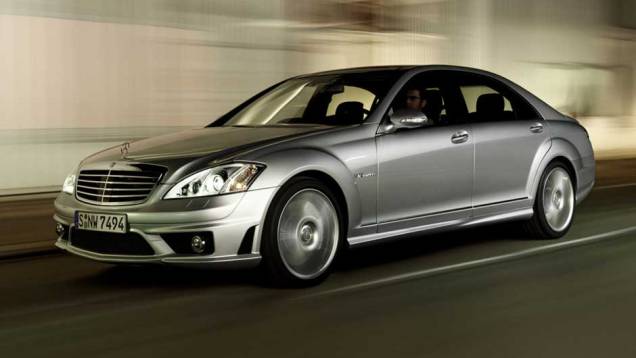 S 63 AMG: nem o mais luxuoso dos sedãs da Mercedes-Benz escapou das mãos da AMG; equipado com um motor 6.3 V8, entregava 525 cv, suficiente para fazer o sedã ir de 0 a 100 km/h em 4,6 segundos S 63 AMG: nem o mais luxuoso dos sedãs da Mercedes-Benz escapou das mãos da AMG; equipado com um motor 6.3 V8, entregava 525 cv, suficiente para fazer o sedã ir de 0 a 100 km/h em 4,6 segundos
