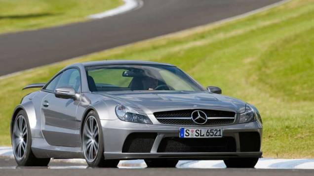 SL 65 AMG Black Series: poucas vezes se viu um carro tão poderoso quanto este cupê; o motor 6.0 V12 biturbo entregava 661 cv, levando-o aos 320 km/h