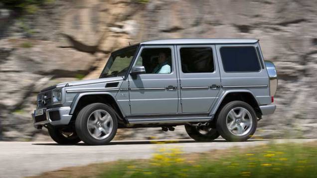 G 63 AMG: da cabeça dos engenheiros da preparadora saem ideias malucas como preparar um jipe com mais de 40 anos; o G 63 AMG tem um motor 5.5 V8 com 544 cv e há ainda o G 65 AMG, com 612 cv