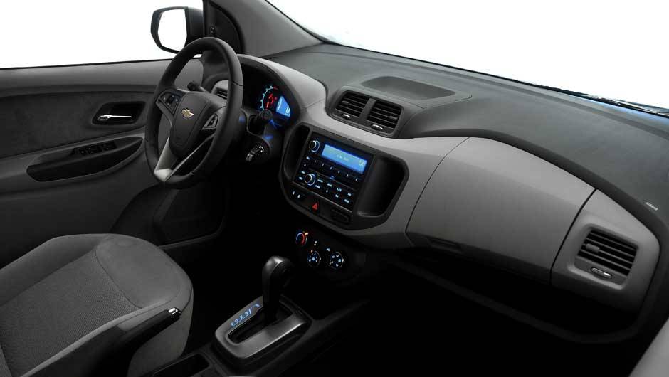 Painel em dois tons e o conceito dual cockpit: marcas registradas dos novos GM | <a href="https://quatrorodas.abril.com.br/carros/lancamentos/chevrolet-spin-690674.shtml" rel="migration">Leia mais</a>