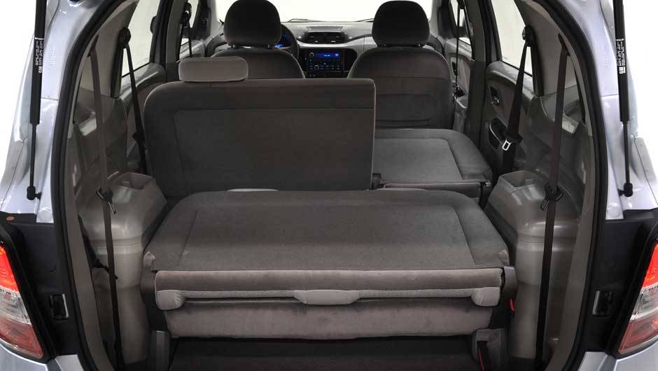 Modularidade dos bancos &eacute; um ponto forte da Spin, permitindo levar objetos longos e grandes | <a href="https://quatrorodas.abril.com.br/carros/chevrolet-spin-690674.shtml" rel="migration">Leia mais</a>