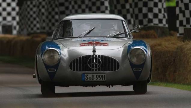 O belo Mercedes-Benz 300 SL ficou famoso por vencer a Carrera Panamericana, tradicional prova de resistência realizada no México nos anos 50