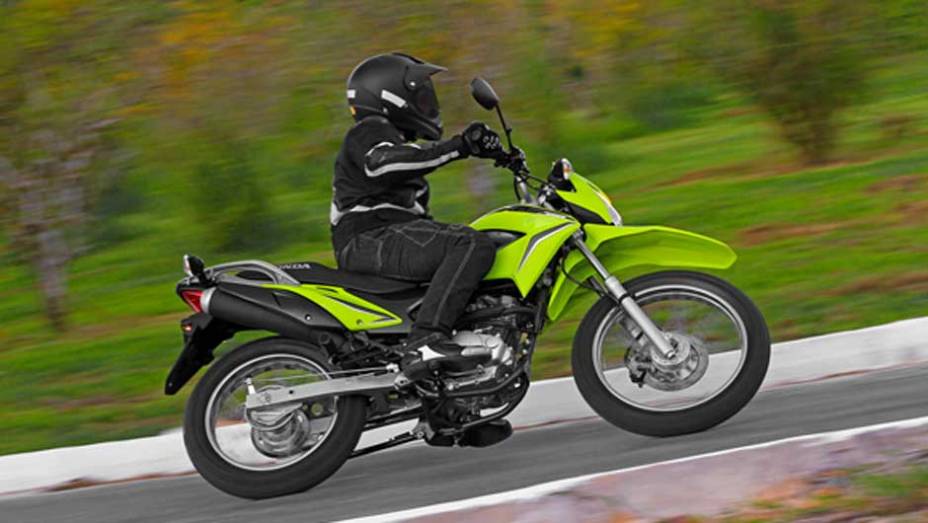 O motor flex permanece intocado: são 13,8 cv com gasolina e 14,0 cv com álcool | <a href="https://quatrorodas.abril.com.br/moto/noticias/nxr-150-bros-quase-inalterada-691995" rel="migration"></a>