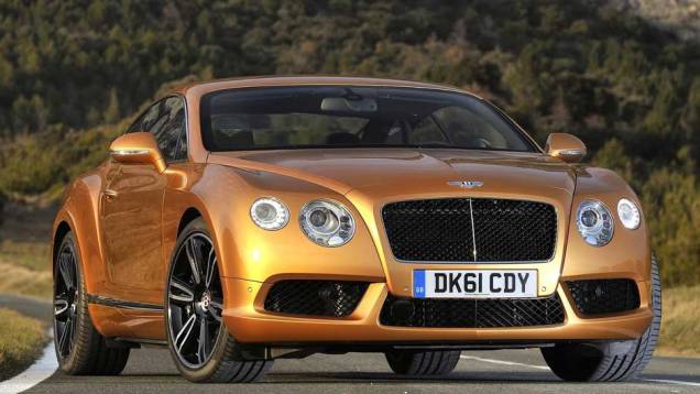Para reduzir as emissões de poluentes, o Bentley Continental GT teve o motor 6.0 W12 substituído por um "mero" 4.0 V8 biturbo. A emissão de poluentes e o consumo de combustível foram reduzidos em 40%, segundo a marca. Mesmo assim, ele faz de 0 a 100 km/h