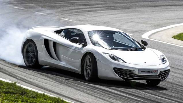 Sucessor do F1 é chamado MP4-12C, e seu propulsor 3.8 V8 biturbo produz 625 cavalos de potência. A máxima é de 333 km/h