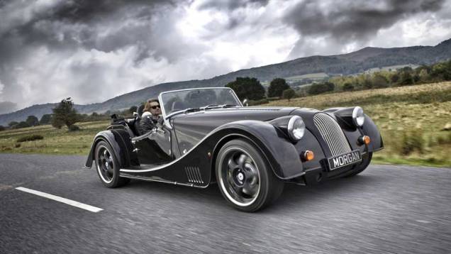 A Morgan foi fundada em 1910 e, nos dias de hoje, tem como grande destaque o visual retrô — sem abrir mão do alto desempenho. Segundo a marca,o modelo Plus 8 é o veículo com motor V8 mais leve da Europa, aprovado pelas normas de segurança