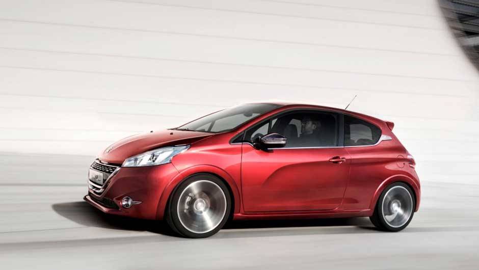 Peugeot confirmou a vers&atilde;o de produ&ccedil;&atilde;o do 208 GTI para o Sal&atilde;o de Paris deste ano. Vers&atilde;o conceitual foi mostrada em Genebra. <a href="https://quatrorodas.abril.com.br/noticias/fabricantes-peugeot-208-gti-sera-mostrado-paris-325335_p.shtml" rel="migration">Leia mais</a>