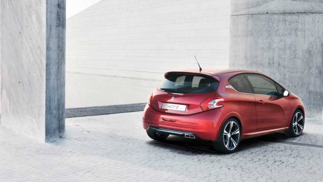 Peugeot confirmou a versão de produção do 208 GTI para o Salão de Paris deste ano. Versão conceitual foi mostrada em Genebra. <a href="https://quatrorodas.abril.com.br/noticias/fabricantes-peugeot-208-gti-sera-mostrado-paris-325335_p.shtml" rel="migration">Leia mais</a>