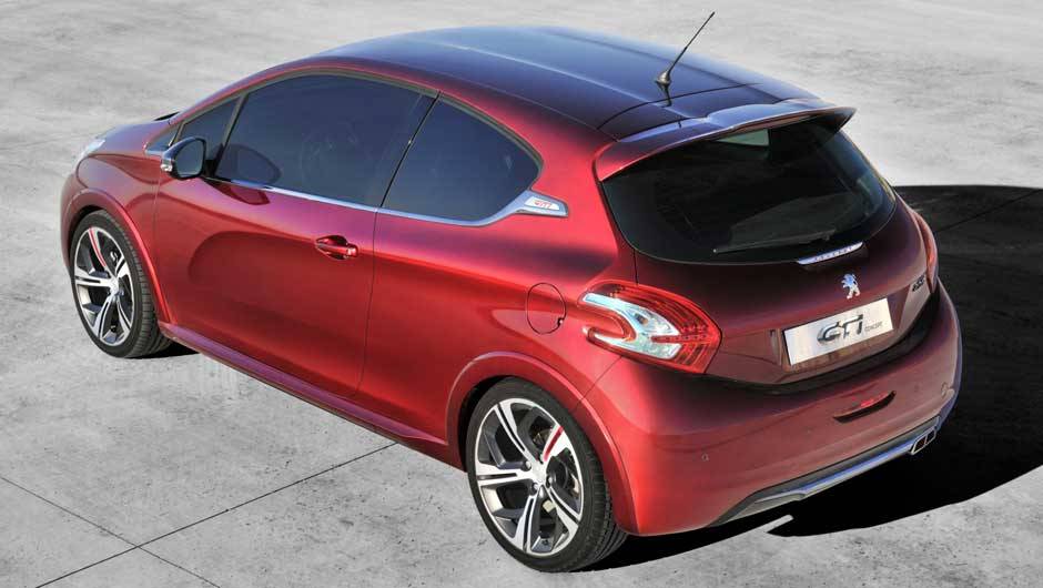 Peugeot confirmou a vers&atilde;o de produ&ccedil;&atilde;o do 208 GTI para o Sal&atilde;o de Paris deste ano. Vers&atilde;o conceitual foi mostrada em Genebra. <a href="https://quatrorodas.abril.com.br/noticias/fabricantes-peugeot-208-gti-sera-mostrado-paris-325335_p.shtml" rel="migration">Leia mais</a>