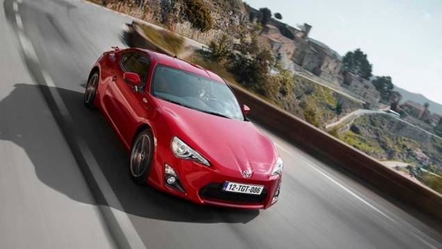 Distribuição de peso do novo esportivo da Toyota é de 53% na dianteira e 47% na traseira Distribuição de peso do novo esportivo da Toyota é de 53% na dianteira e 47% na traseira