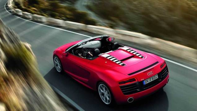 Audi R8 5.2 V10 Plus acelera aos 100 km/h em 3s5 | <a href="https://quatrorodas.abril.com.br/noticias/audi-divulga-face-lift-325600_p.shtml" target="_blank" rel="migration">Leia mais</a>