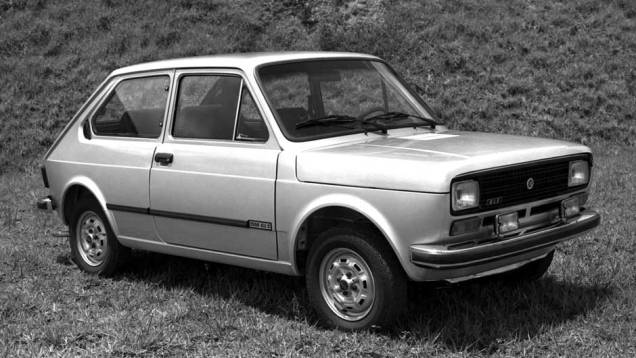 O Fiat 147, fabricado entre 1976 e 1987, foi o primeiro concorrente direto do Volkswagen Gol, cuja produção segue até os dias de hoje. Os dois modelos travaram a sua primeira batalha na edição 240 da Quatro Rodas. <a href="https://quatrorodas.abril.com.br/a" rel="migration"></a>