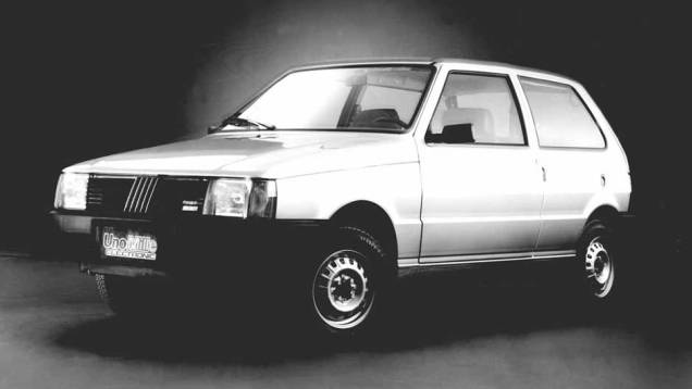 Lançado em 1984, o Fiat Uno foi o segundo grande concorrente do Gol. Sua matéria de lançamento foi feita na edição 289 <a href="https://quatrorodas.abril.com.br/acervodigital/home.aspx?edicao=289&pg=37" target="_blank" rel="migration">(clique aqui para ler)</a> . Gol LS e U