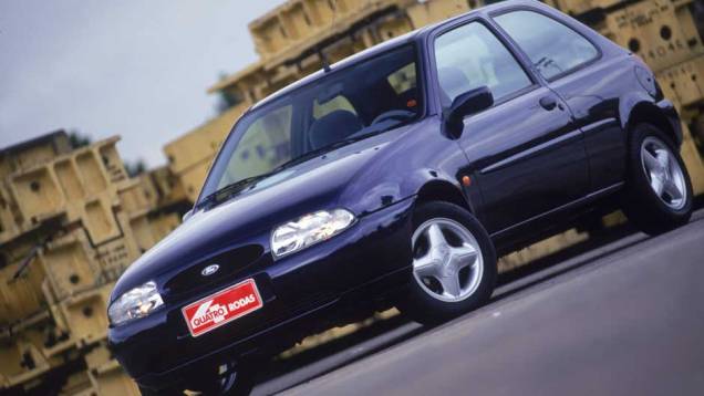 Em 1996, o VW gol, já em sua segunda geração (popularmente chamada de "bolinha"), ganha um novo concorrente da Ford: o Fiesta, testado por nós em março. <a href="https://quatrorodas.abril.com.br/acervodigital/home.aspx?edicao=428&pg=51" target="_blank" rel="migration"> Confir</a>