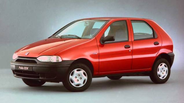 Em maio de 1996, o VW Gol ganha o seu sexto concorrente direto, o Fiat Palio, cuja matéria completa de lançamento você pode <a href="https://quatrorodas.abril.com.br/acervodigital/home.aspx?edicao=430&pg=39" target="_blank" rel="migration">conferir aqui.</a>
