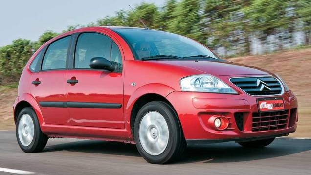 Em dezembro de 2002, o Citroën C3 chegava ao mercado brasileiro para, posteriormente, se tornar alvo do VW Gol quando se encontrava na versão top ode linha. <a href="https://quatrorodas.abril.com.br/acervodigital/home.aspx?edicao=509&pg=35" target="_blank" rel="migration"></a> Em dezembro de 2002, o Citroën C3 chegava ao mercado brasileiro para, posteriormente, se tornar alvo do VW Gol quando se encontrava na versão top ode linha. <a href="https://quatrorodas.abril.com.br/acervodigital/home.aspx?edicao=509&pg=35" target="_blank" rel="migration"></a>