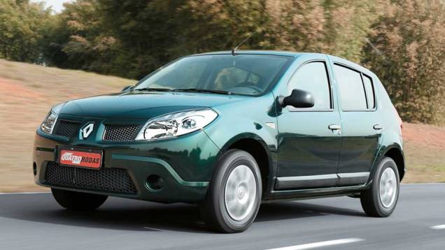 Um novo hatch concorrente do Volkswagen Gol chegou em dezembro de 2007, o Renault Sandero. <a href="https://quatrorodas.abril.com.br/acervodigital/home.aspx?edicao=572&pg=79" target="_blank" rel="migration">Veja a matéria.</a>