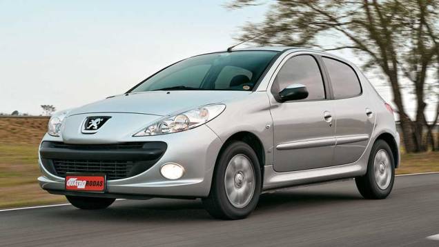 Junto com a chegada da quinta geração Gol, em 2008, a Peugeot lançou o 207, substituto do 206. As novidades dividiram as atenções da edição 580 da Quatro Rodas. <a href="https://quatrorodas.abril.com.br/acervodigital/home.aspx?edicao=580&pg=61" target="_blank" rel="migration"></a>