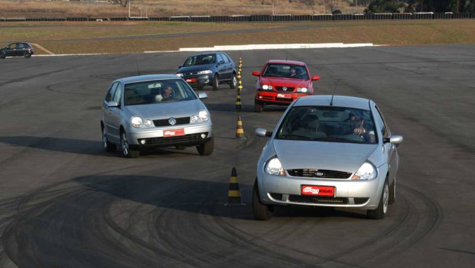 Em agosto de 2003 não avaliamos uma série de esportivos nacionais, mas buscamos quais populares poderiam oferecer a maior esportividade. Realizamos uma série de testes com Fiat Palio 1.8, Volkswagen Gol 1.0 Turbo, VW Polo e Ford Ka 1.6. Adivinhe qual ganh