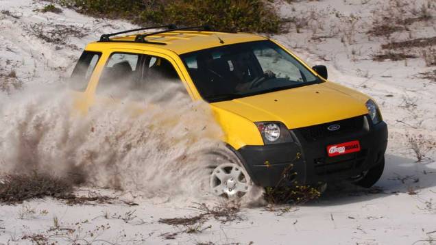 Em abril de 2004, foi a vez do EcoSport ganhar a versão 4WD, equipada com um sistema de tração nas quatro rodas com tecnologia Mazda - herança dos tempos em que a marca japonesa era controlada pela Ford