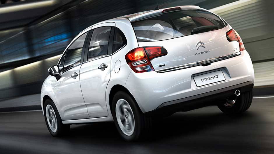 A traseira deixou de lado as lanternas triangulares e usa pe&ccedil;as em formato de bumerangue | <a href="https://quatrorodas.abril.com.br/carros/lancamentos/citroen-c3-696228.shtml" rel="migration">Leia mais</a>