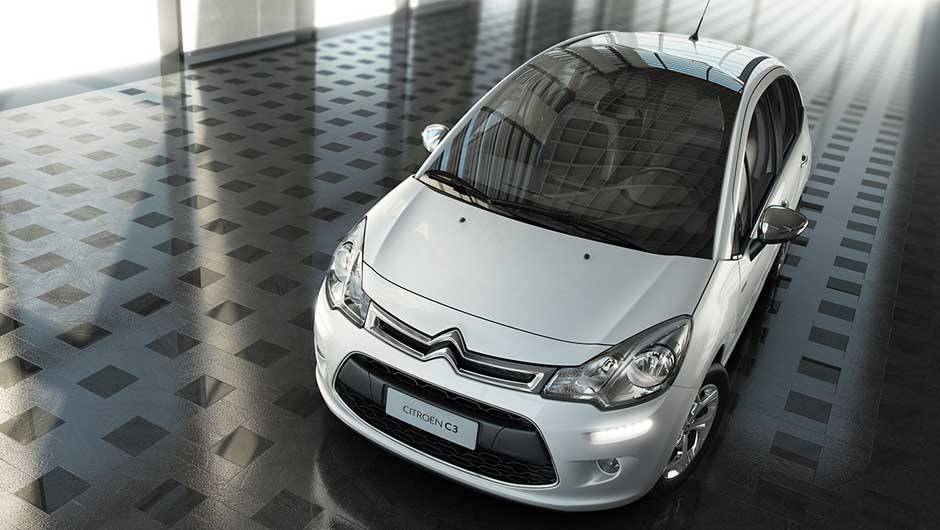 A principal novidade do novo C3 &eacute; o para-brisa panor&acirc;mico Zenith, que amplia o campo de vis&atilde;o de quem viaja na frente e &eacute; oferecido nas vers&otilde;es Tendence e Exclusive | <a href="https://quatrorodas.abril.com.br/carros/lancamentos/citroen-c3-696228.shtml" rel="migration">Leia</a>