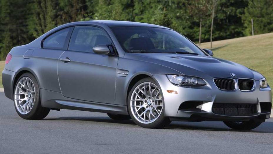 O esportivo BMW M3 usa um motor 4.0 V8 de 420 cv e 40,8 mkgf de torque...