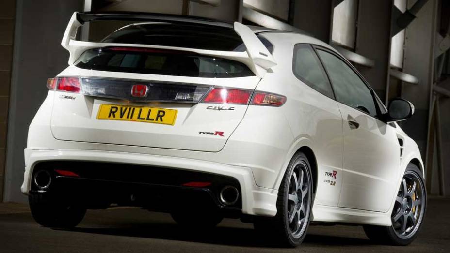 O Civic Type R preparado pela Mugen utiliza motor 2.2 VTEC que gera 237 cv e 21,7 mkgf de torque...