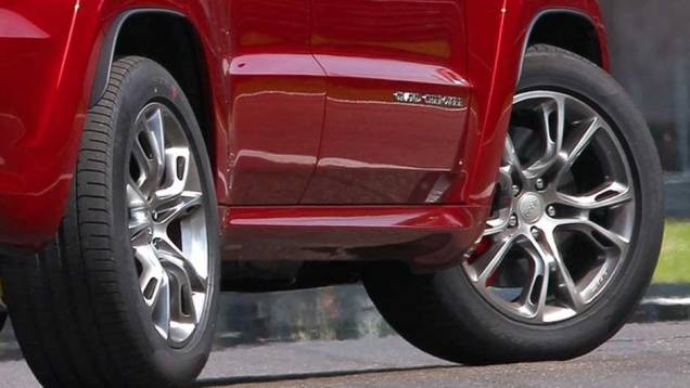 ... E seu conjunto de rodas é de aro 20" por 8" de largura. ... E seu conjunto de rodas é de aro 20" por 8" de largura.