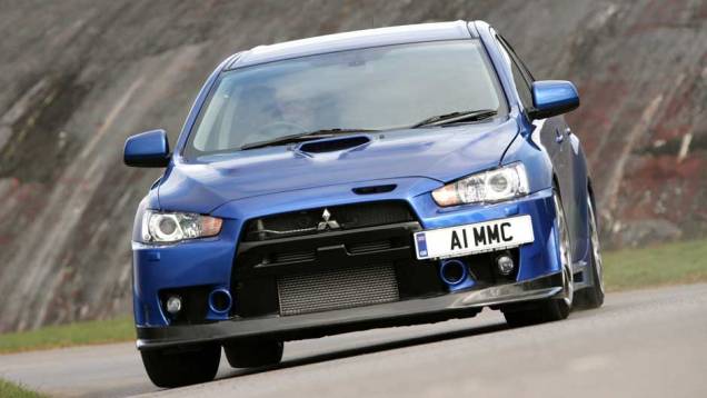 Mitsubishi Lancer Evolution FQ 400 utiliza motor 2.0 de 405 cv e 53,5 mkgf de torque...