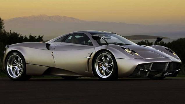 O mais novo Pagani, Huaya, é uma junção de números improváveis. Seu motor 6.0 V12 biturbo gera 700 cv e 102 mkgf de torque...E utiliza rodas de aro 19" com pneus 255/35 na dianteira e de aro 20" com pneus 335/30 na traseira. O mais novo Pagani, Huaya, é uma junção de números improváveis. Seu motor 6.0 V12 biturbo gera 700 cv e 102 mkgf de torque...E utiliza rodas de aro 19" com pneus 255/35 na dianteira e de aro 20" com pneus 335/30 na traseira.
